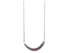 Flexible Schaukel an einer Kette für einen öffentlichen Spielplatz